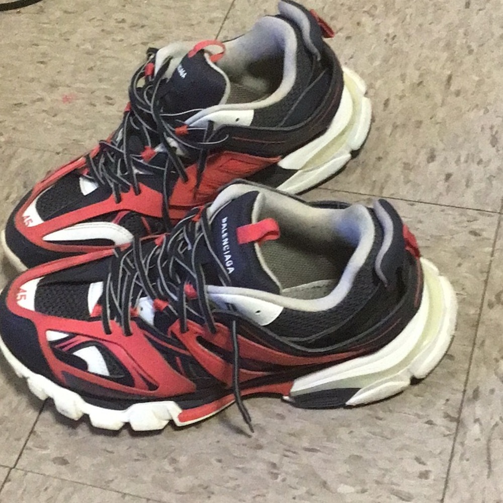 Balenciagas tracks led
